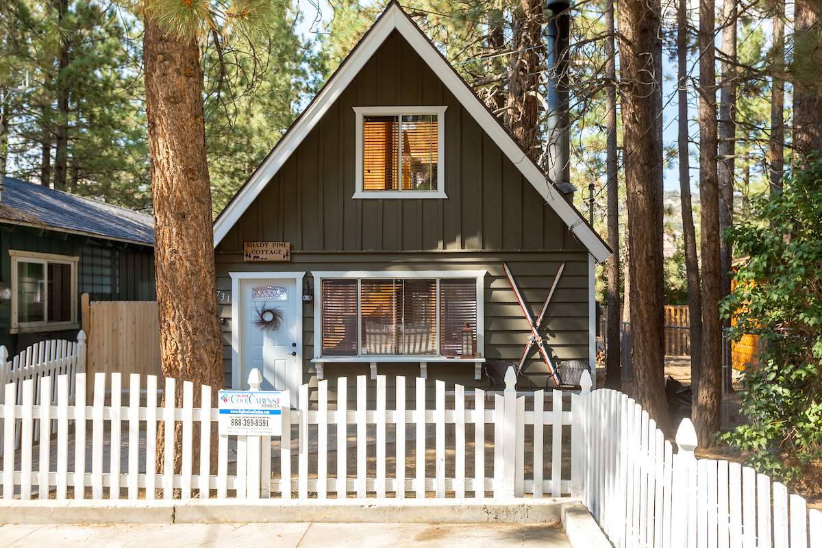 731 E Meadow Ln 731 E Meadow Ln