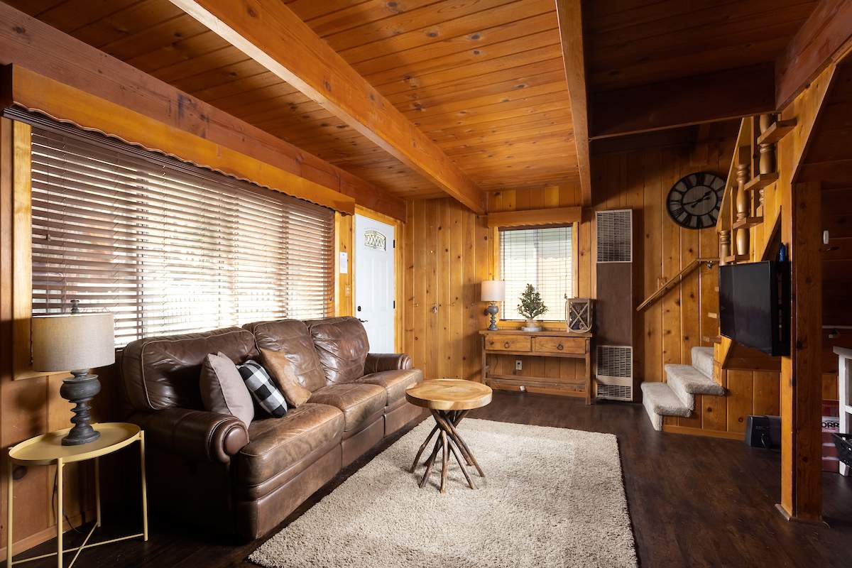 731 E Meadow Ln 731 E Meadow Ln