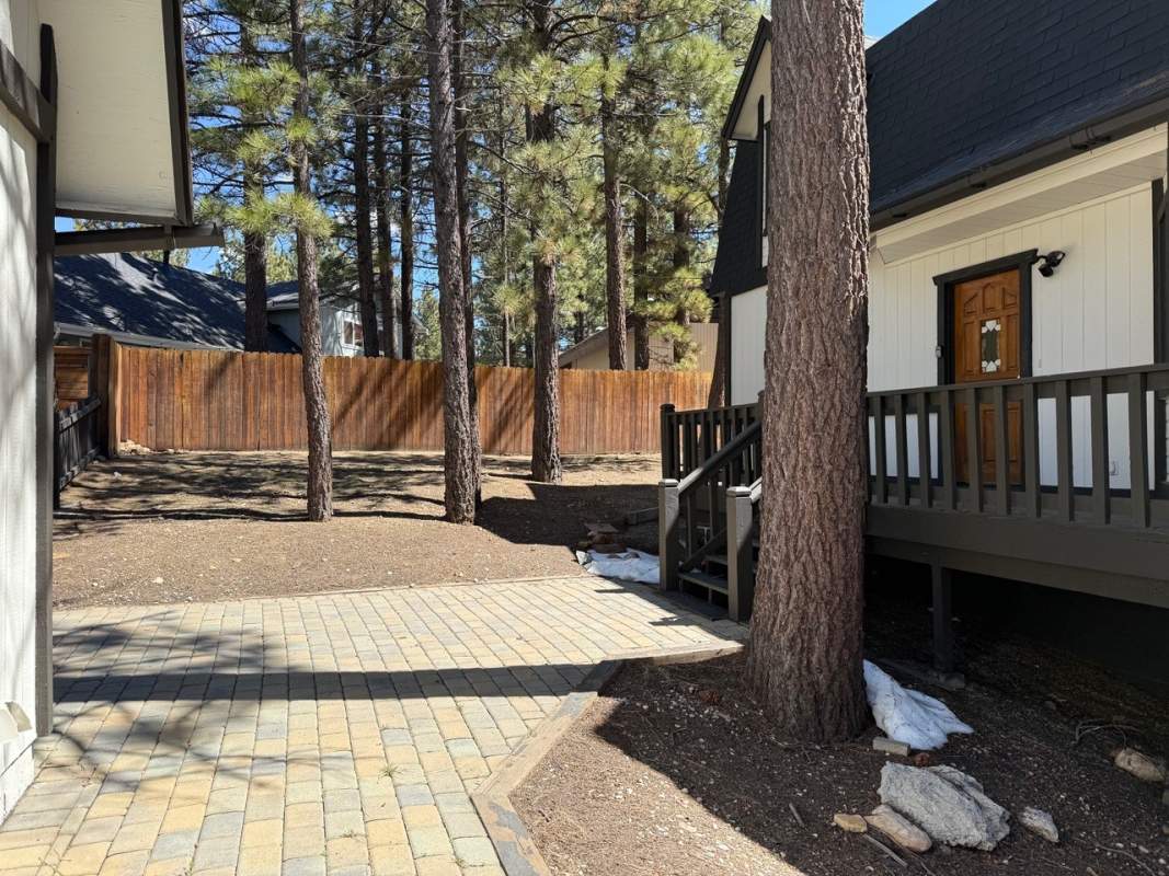 034_Front-Yard 034_Front-Yard