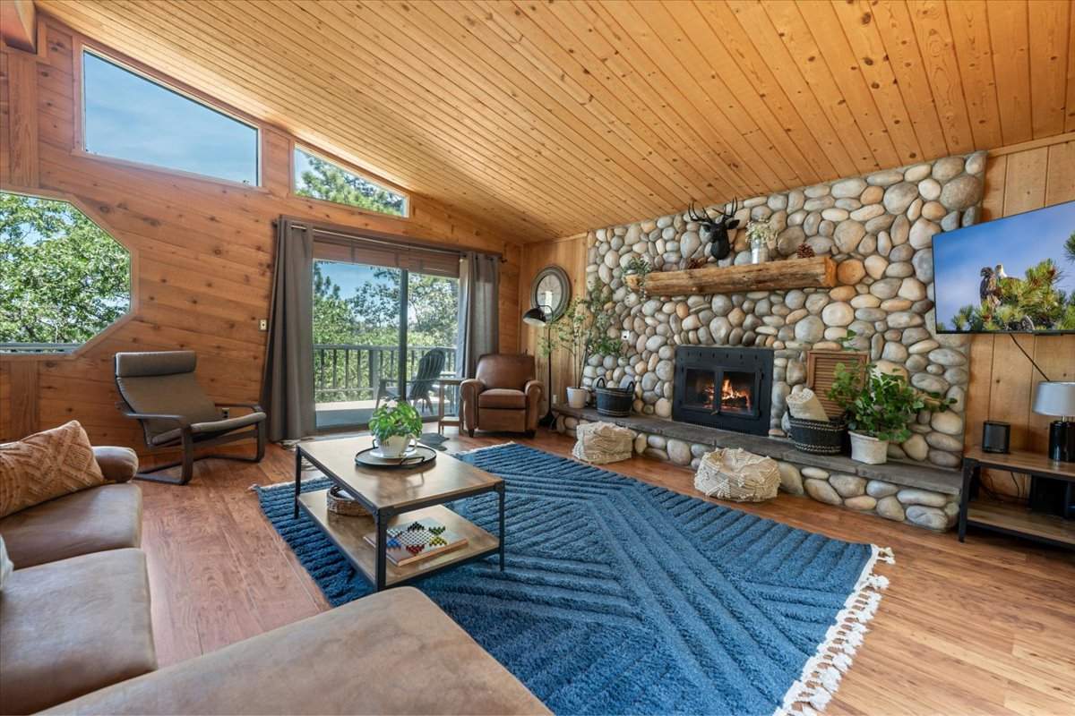 1555 Tuolumne Rd 1555 Tuolumne Rd