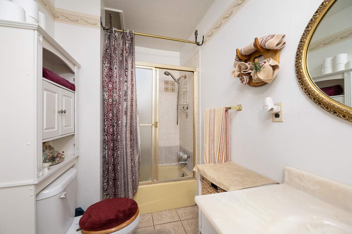 426 Holmes Ln 426 Holmes Ln