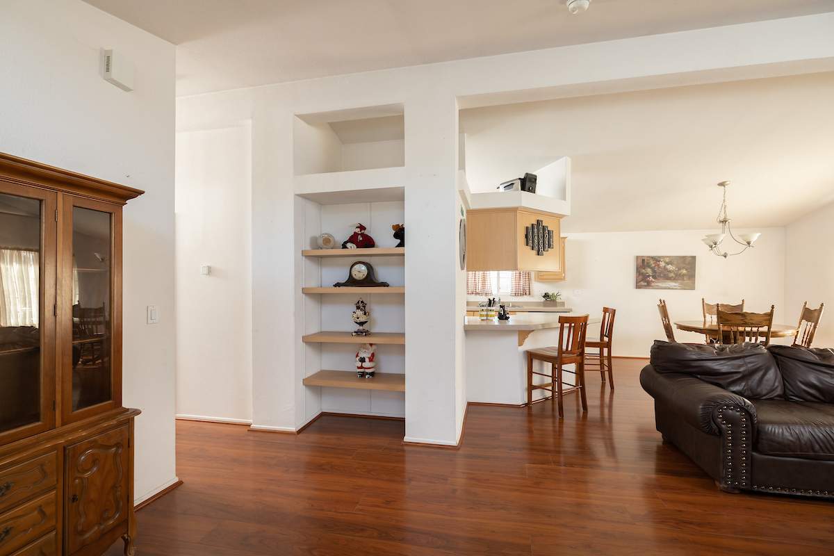 832 Ash Ln 832 Ash Ln