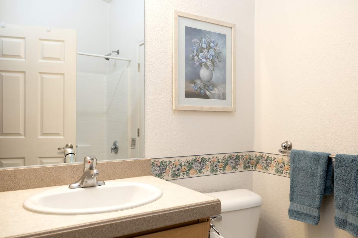 832 Ash Ln 832 Ash Ln