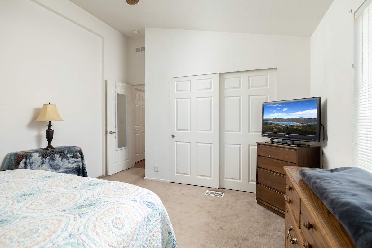 832 Ash Ln 832 Ash Ln