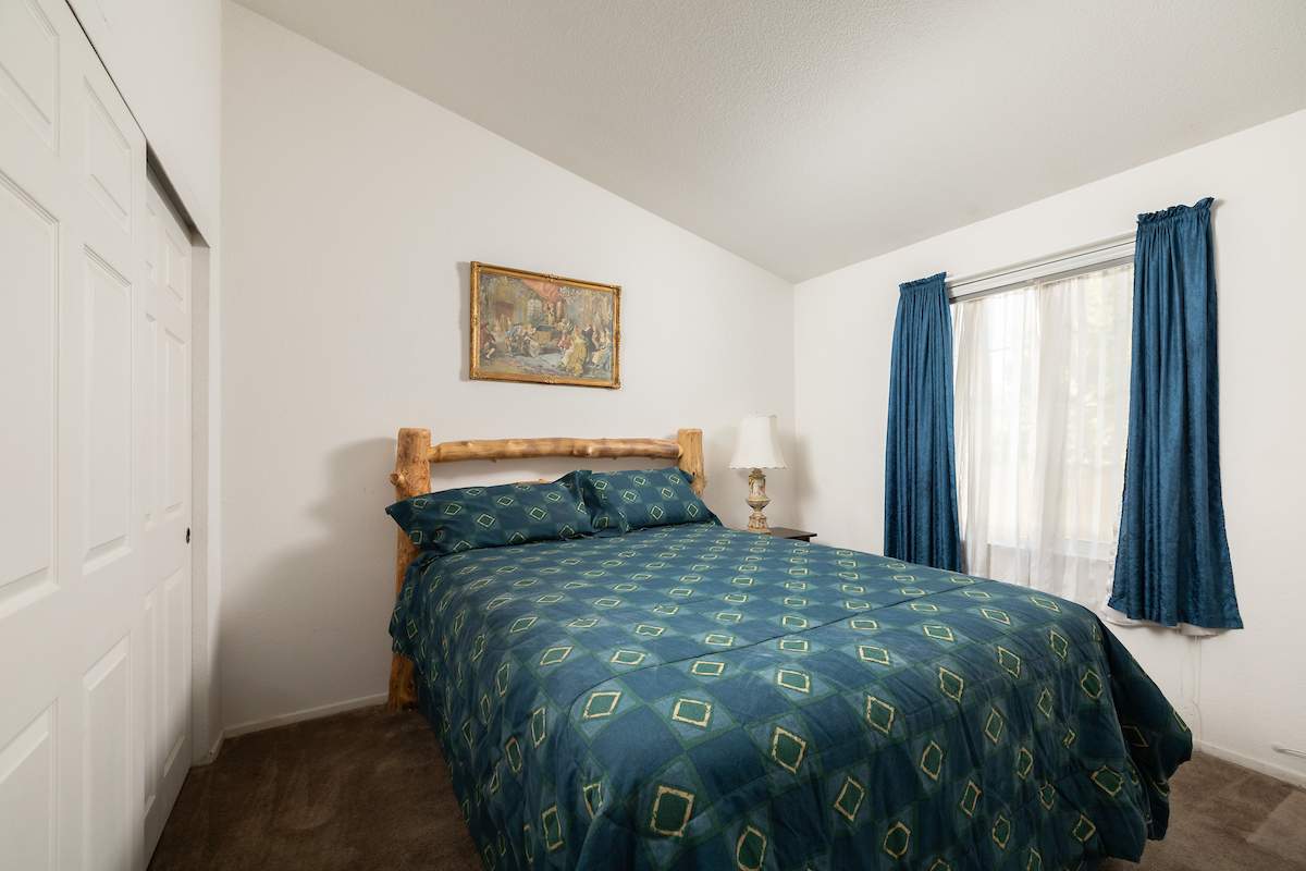 832 Ash Ln 832 Ash Ln