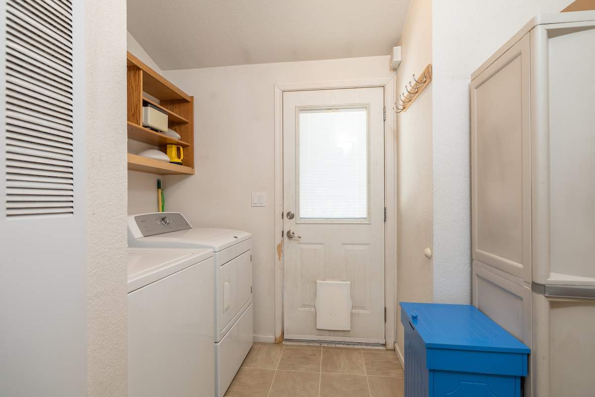 832 Ash Ln 832 Ash Ln