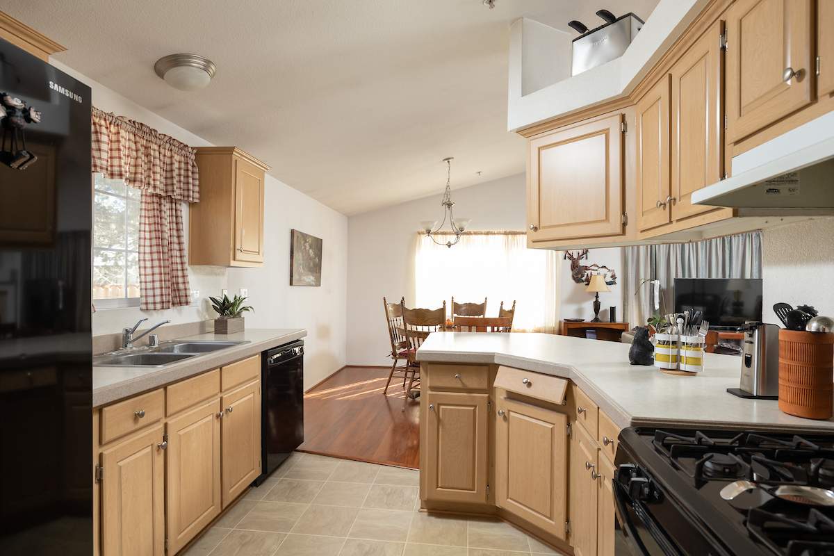 832 Ash Ln 832 Ash Ln