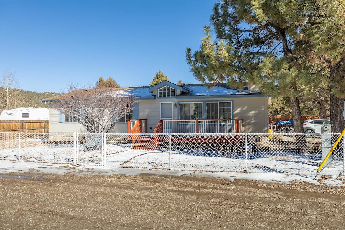 832 Ash Ln 832 Ash Ln