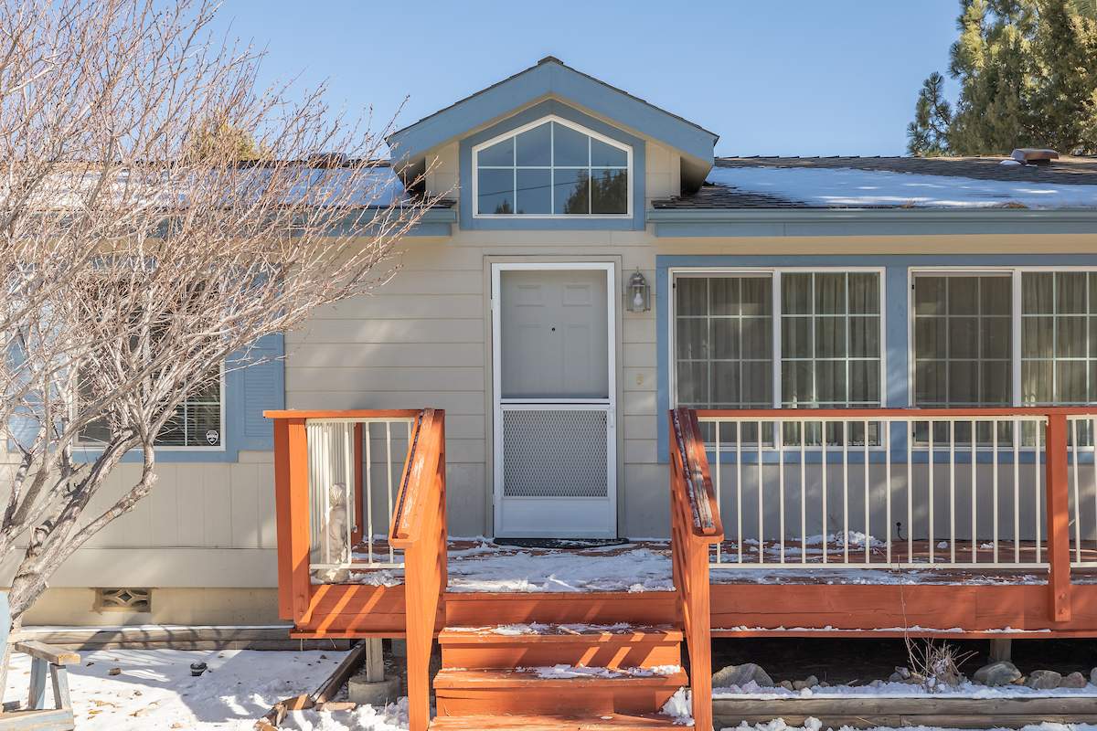 832 Ash Ln 832 Ash Ln