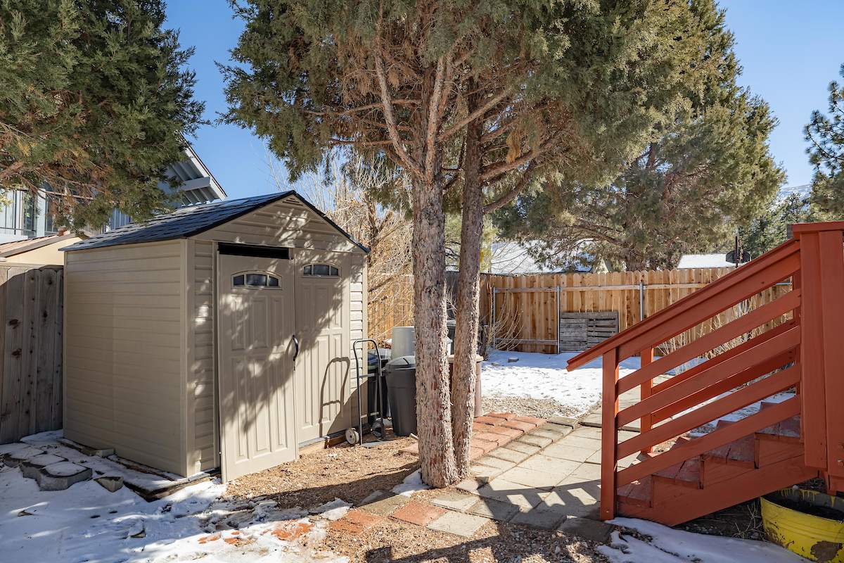 832 Ash Ln 832 Ash Ln