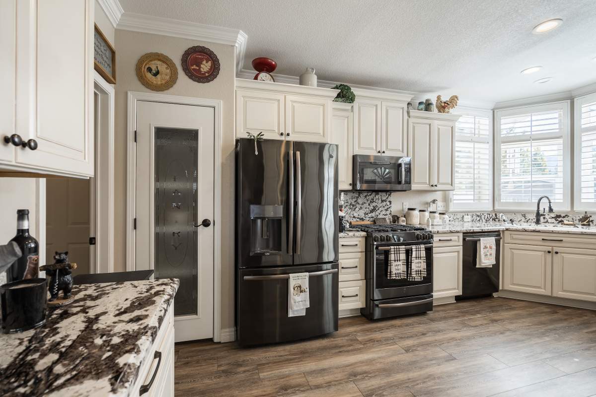 391 Montclair Drive #24 391 Montclair Drive #24