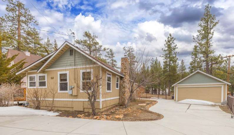 40083 Lakeview Drive