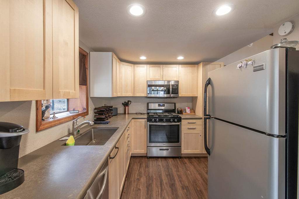 42401 Avalon Rd 42401 Avalon Rd